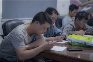 朝陽集團(tuán)開展行車和有限作業(yè)空間安全操作培訓(xùn)、道路交通安全培訓(xùn)